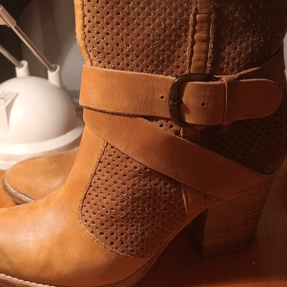 Aquatalia Women's Buckle Ankle Boots Size 6.5 - Picture 5 of 13